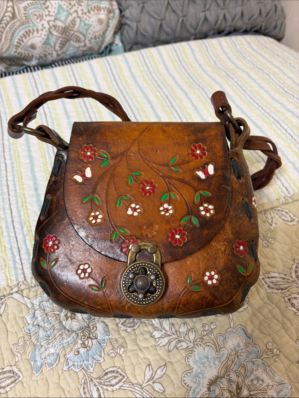 Vintage 70s leather Hand-Tooled Floral Crossbody bag by Canale